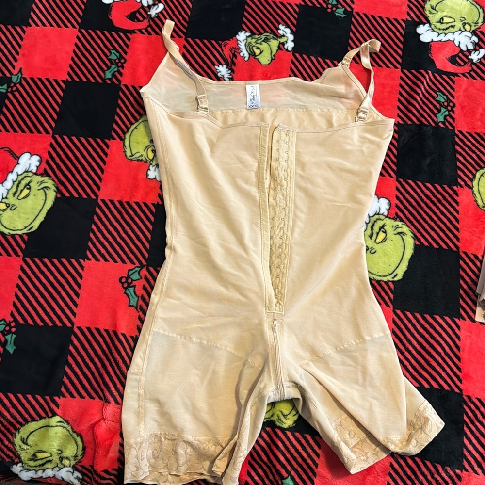 Shape wear XXXL , zipper on bottom